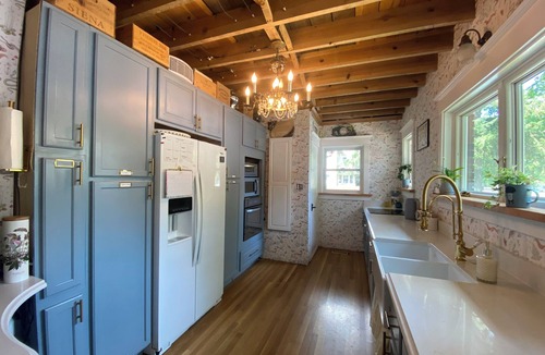 University District Bed & Breakfast | Elegant 2BR Craftsman w/Fireplace, across from UM, sleeps 4