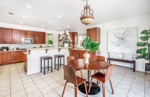 Southridge Village House | Elegant 5BR Retreat｜Breathtaking Fontana Views｜Home Office Included #41210