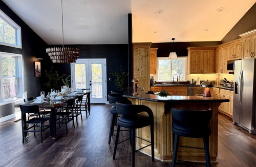 Mariposa House | Elegant Blackwood Grove by Casa Oso
