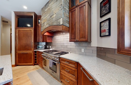 Flagstaff House | Elegant Flagstaff Golf Club estate with exquisite views, fireplace