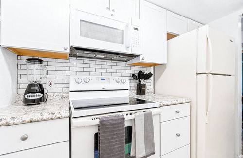 Tucson Apartment | Elegant Full Apt 2br/2b w/Pool & bbq