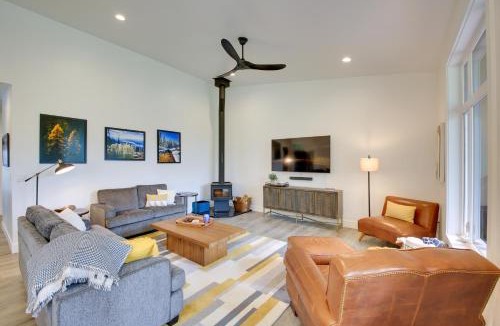 Priest River House | Elegant Priest Lake Townhome ~ 1 Mi From Lake