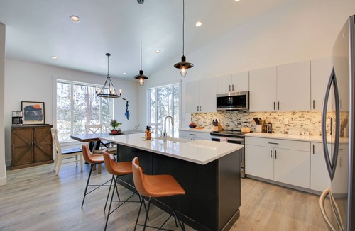 Priest River House | Elegant Priest Lake Townhome ~ 1 Mi From Lake