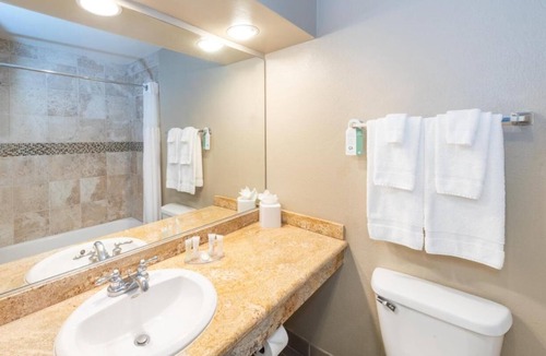 Rancho Santa Fe Hotel | Elegant Queen Suite with Pool & Spa Access and Scenic Grounds Retreat