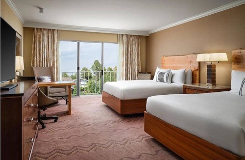Flagstaff Hotel | Elevated Flagstaff Experience: Luxurious Accommodations & Forest Tranquility