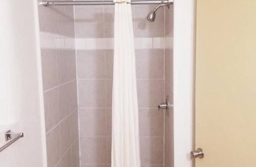 Williams Resort | Elk Ridge Ski Lodging! Free Continental Breakfast and Free Parking!