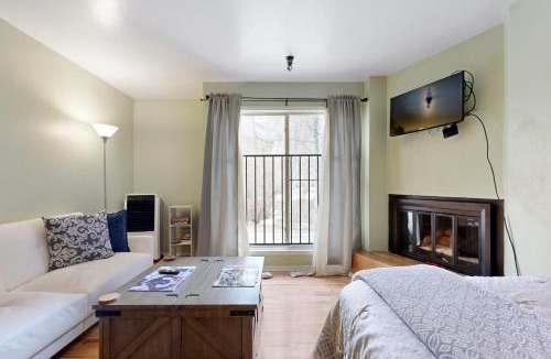 Elkhorn Village Hotel | Elkhorn Angani 54