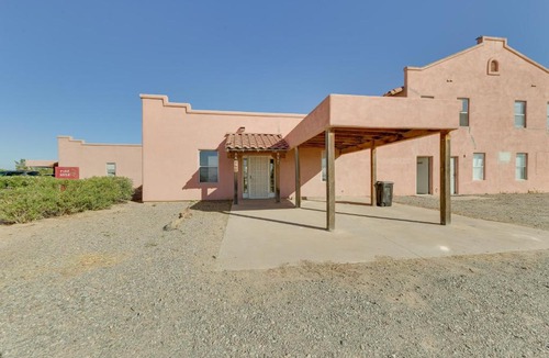 Eleven Mile Corner Apartment | Eloy Vacation Rental w/Community Pool & Courtyard