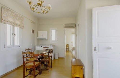Megas Gialos House | Emilia Luxury Apartments