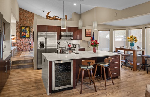 Oak Creek House | Enchanted Desert Oasis – 5 Bd, 3.5 Ba, Sleeps 10, Resort Backyard & Hot Tub