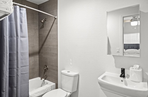 Tempe Cottage | Enchanting Tempe Cottage Rental: Discover Comfort and Charm.