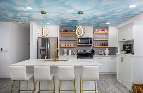 Village Grove House | Endless Summer: 5BR 7Beds Heated Pool Light Show