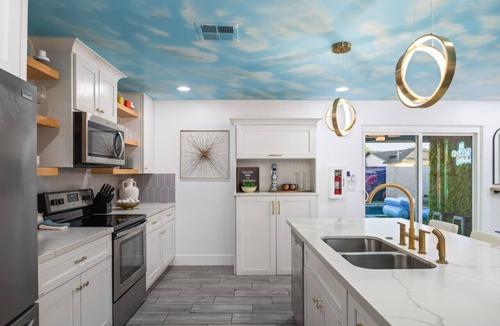 Village Grove House | Endless Summer: 5BR 7Beds Heated Pool Light Show