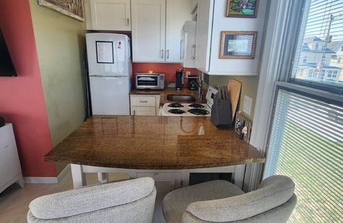 Chincoteague Cottage | Endless Sunsets- 1BR Waterfront with Private Dock & Screened Porch