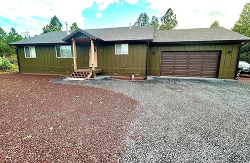 Pinetop-Lakeside House | Enjoy a relaxing stay in this mountain home with open layout and spacious deck.