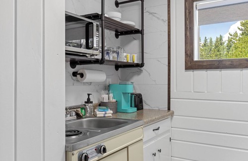 West Yellowstone Hotel | Enjoy a spacious 2-bedroom kitchen suite just 1 minute from Yellowstone! Lazy Duck 19