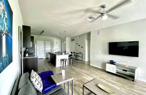 Downtown Apartment | Enjoy our luxury 1 bedroom loft with fitness room and AC in charming Chandler