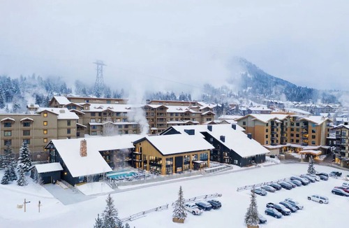 Teton Village Hotel | Enjoy Scenic Mountain Romance in Our Lodge-Style Suites w/Hot Tub - Pets!