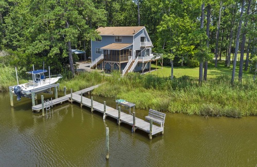 Oriental House | Enjoy the gorgeous creek views at the Tranquil Waters Cottage
