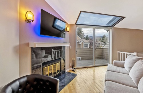 Edwards Villa | Enjoy this recently remodeled, pet friendly townhouse in Edwards, CO