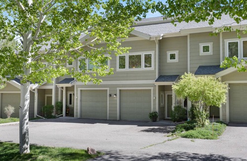 Eagle-Vail Villa | Enjoy this Spacious Pet Friendly Townhome Minutes from Vail & Beaver Creek