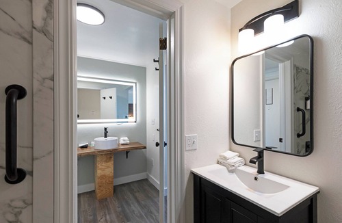 Polson Hotel | Enjoyable 1-bedroom hotel room with AC in lovely Polson