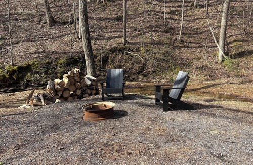 Hallsville House | Enjoyable 3-bedroom house along a nice creek near Tar Hollow State Park