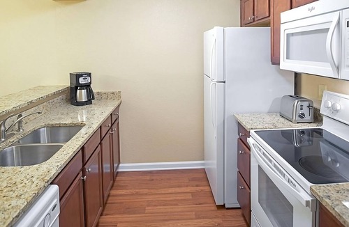 Berkeley Hotel | Ensuring a Very Comfortable & Memorable Stay! Kitchen, Free Parking, Pool!