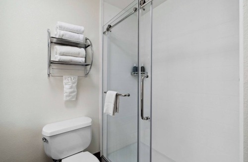 Vacaville Hotel | Ensuring a Very Comfortable & Memorable Stay, Pets Allowed, Near Southwood Park!