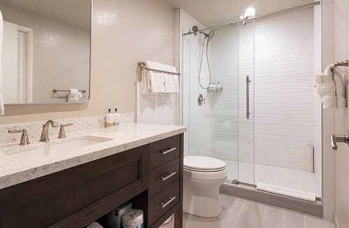Del Mar Hotel | Ensuring a Very Comfortable & Memorable Stay! Kitchen, Parking Onsite!