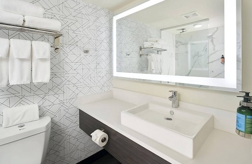 Riverside Hotel | Ensuring a Very Comfortable & Memorable Stay! Near Bing Crosby Theater