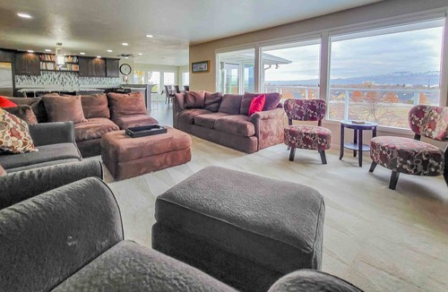 Franklin - Randolph House | Entertainers Dream w/Private Pool & Theater Room!