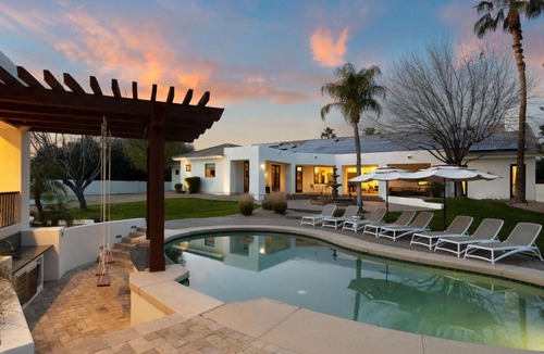 La Tierra Estates House | Entertainers Paradise ArcadeGolf SimuPickleballTheaterGymSwim-up Bar