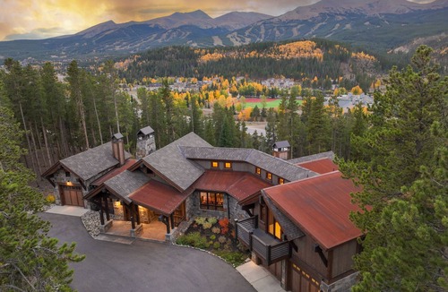 The Highlands House | Entertaining Masterpiece, game tables, hot tub, outdoor kitchen, and incredible views!