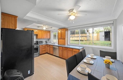 Toledo House | Entire 3-bedroom house in peaceful Toledo with air conditioning