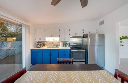 St. Francis Cabrini Apartment | Entire Duplex/Fenced/Cozy/Central/4 BR 2 BA
