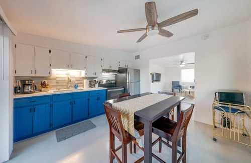 St. Francis Cabrini Apartment | Entire Duplex/Fenced/Cozy/Central/4 BR 2 BA