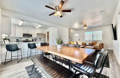 Glendale House | Entire Duplex near Zion with 2 hot tubs, sleeps 9