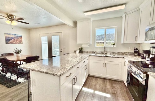 Glendale House | Entire Duplex near Zion with 2 hot tubs, sleeps 9