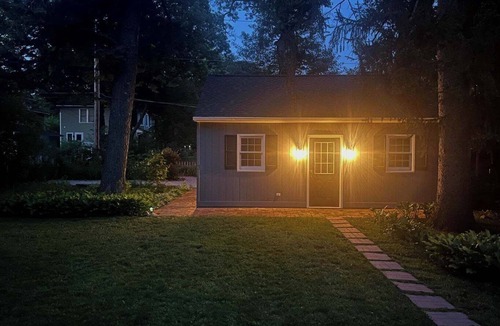 Ames House | ENTIRE HOME! 5 BEDROOM, 2 BATH, WITH JACUZZI - .2 miles to Iowa State Campus