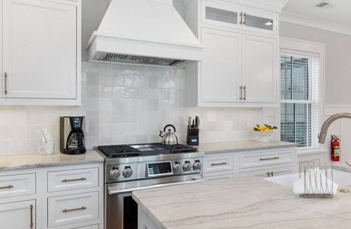 Cannonborough Elliotborough Apartment | Entire New 3 Story House w/Private Heated Spa/Pool, Roof Top Deck & Elevator