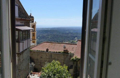 Cervione Apartment | Entre mer et Montagne,au Coeur de Cervione,appartement Entièrement Rénové