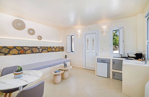 Exo Gonia House | Eolithos Suites