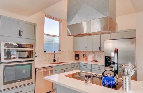 North Mountain House | Epic 6BR w/Pool, Spa + Fire Pit | Walk to Trails