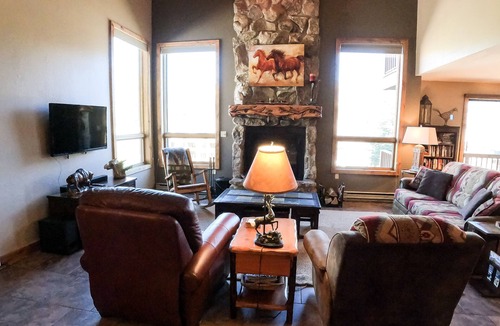 Purgatory Condo | Epic Mountain Views! End Unit! 2 Miles North of Purgatory! Heated Pool !