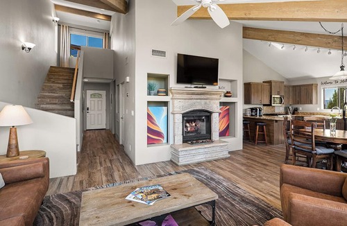 Uptown Sedona House | Epic views in Uptown with hot tub & 3 king beds