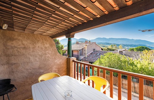 Appietto Apartment | Erbalunga 80m from the Beach – Sea and Mountain View, Private Terrace, Air Conditioning and Wi-Fi