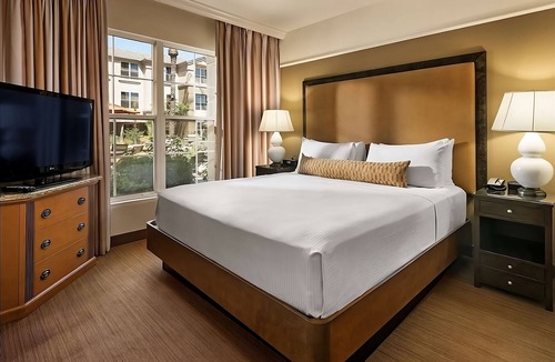 Gainey Village Villas Hotel | Escape The Hustle and Bustle! Close to Wrigley Mansion, w/Pool, Pet-Friendly!