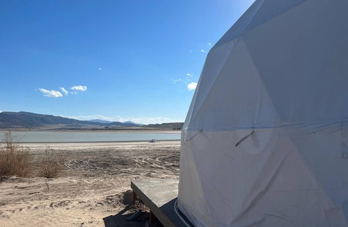 Levan House | Escape to Paradise: Geodome Oasis on a Sandy Beach with Breathtaking Lake Views!