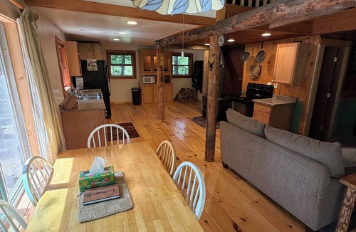Nordman Cabin | Escape to Priest Lake! Cabin in the woods! Air Conditioning and WiFi!